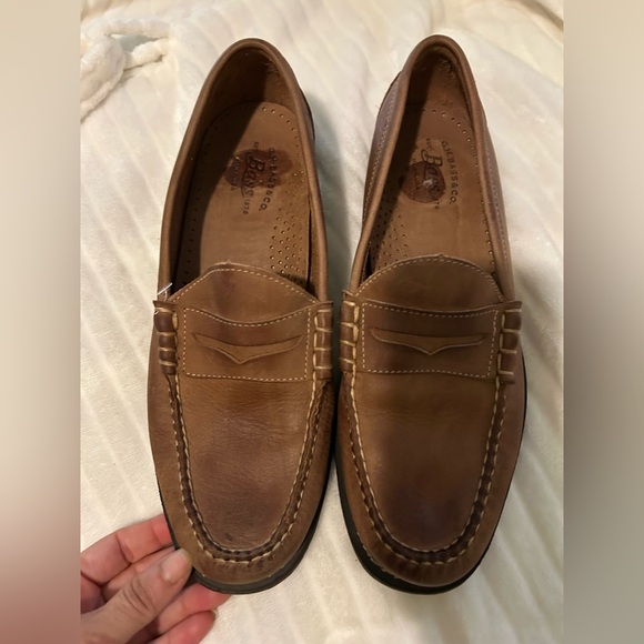G.H. Bass & Co. men’s brown  Leather Loafers Classic Slip-Ons penny loafer 9.5 M - Picture 1 of 13
